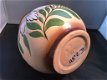 Aardewerken bolle vaas met bloemmotief ( zgn crisisaardewerk) - 2 - Thumbnail