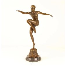 Een bronzen beeld , con brio