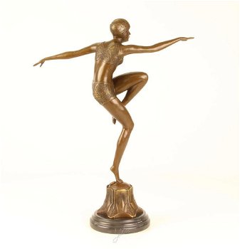 Een bronzen beeld , con brio - 5