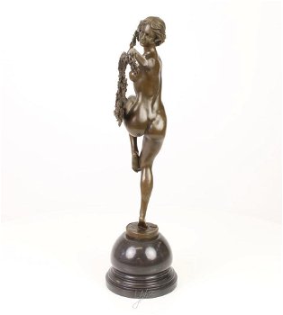 brons beeld , dansende pikante dame - 2