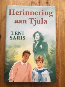 Leni Saris met Herinnering aan Tjula - 0