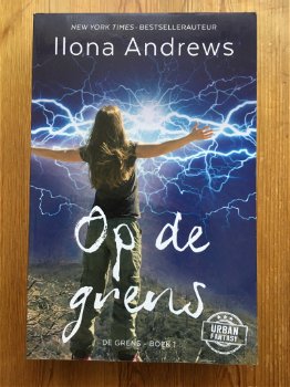 Ilona Andrews met Op de grens - 0