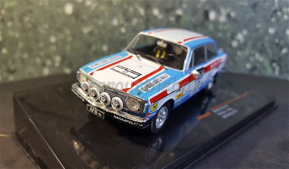 Volvo 142 #17 1972 wit 1/43 Ixo V880 - 1