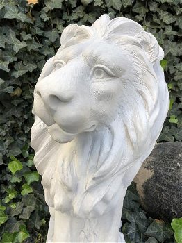 leeuw , tuinbeeld , witte leeuw - 2
