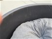 GROTE KUNSTSTOF HONDENMAND, HONDENMAND, MET KUSSEN, MT 77 - 2 - Thumbnail
