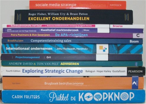 HBO *** ONDERNEMERSCHAP & RETAIL MANAGEMENT *** 8 boeken - 1