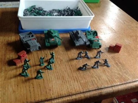 speelgoed, soldaten, jeep , tank - 2cm - 0