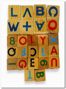 25 Houten alfabet / cijfer blokken