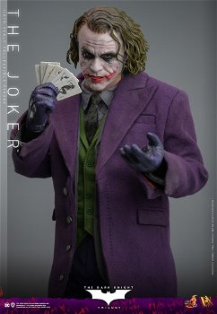 Hot Toys DX32 The Dark Knight The Joker - 1