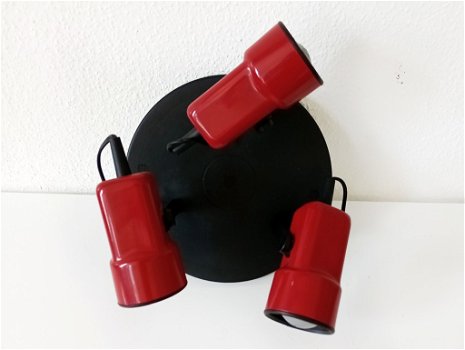 Retro plafondlamp met drie rode spotjes - 0