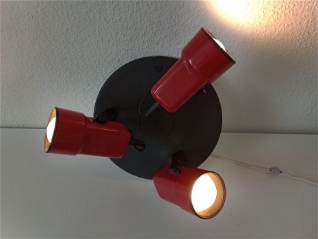 Retro plafondlamp met drie rode spotjes - 3