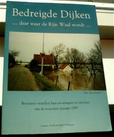 Bedreigde dijken.Evacuatie januari 1995. ISBN 9080214434.