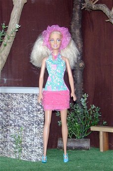 Barbie in birthday jurk Mattel uit 2009 [POP40]