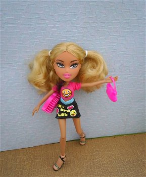 Bratz pop met mooi haar Raya selfie snaps 2015 MGA [POP167] - 1