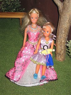 Moeder Barbie met kindje Lucky in het park [POP177]