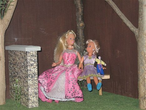 Moeder Barbie met kindje Lucky in het park [POP177] - 1