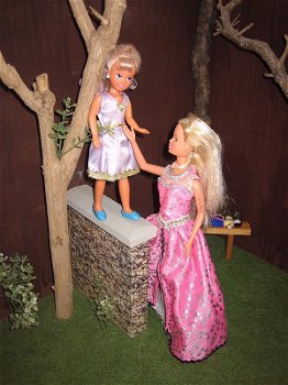 Moeder Barbie met kindje Lucky in het park [POP177] - 2