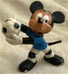 FIGUUR / FIGURE, MICKEY MOUSE - SOCCER PLAYER, PVC, DISNEY, BULLY WEST-GERMANY.(Nr.1)