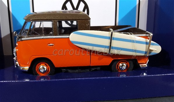 VW T1 type 2 met surf plank bruin/oranje 1/24 Motormax Mo038 - 0