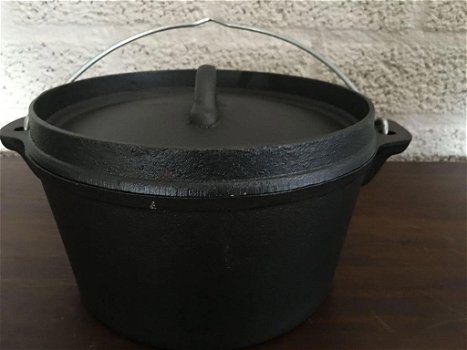 Vol gietijzeren kookpot , pan , zwaar, 2.5 Liter - 1