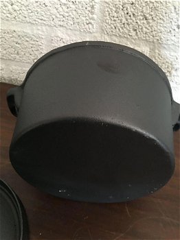 Vol gietijzeren kookpot , pan , zwaar, 2.5 Liter - 2