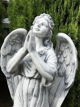 tuinbeeld van een engel , biddende engel - 2