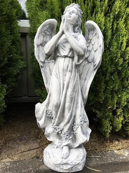tuinbeeld van een engel , biddende engel - 4