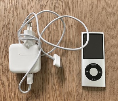 Apple iPod Nano 4e Generatie A1285 8G Zilver/Zwart + Apple oplader - 0