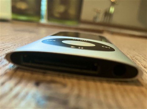 Apple iPod Nano 4e Generatie A1285 8G Zilver/Zwart + Apple oplader - 3