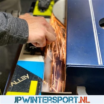 Uw ski's of snowboard waxen en slijpen || Klaar terwijl u wacht! - 2