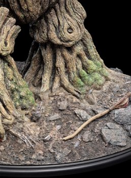 Weta LOTR Leaflock the Ent statue - 5