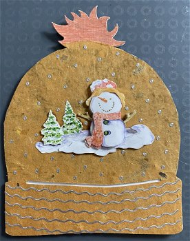 WINTER --- Sneeuwpop op een oranje-bruine muts-kaart - 0