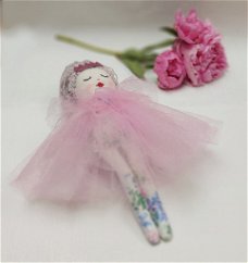 Prinses Rosa, een prachtige handgemaakte pop.