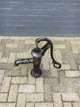 Ouderwetse waterpomp - 2