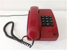 retro rode telefoon met druktoetsen