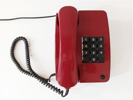 retro rode telefoon met druktoetsen - 1