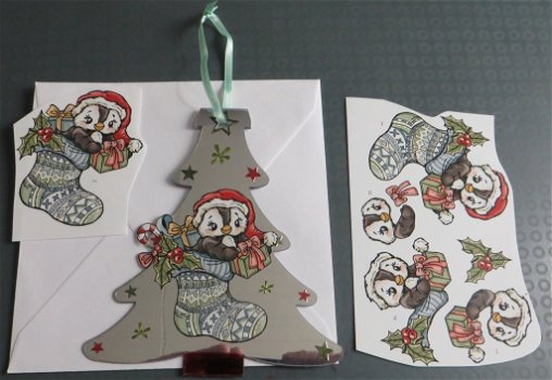 Kerstsok met een pinguïn (kerstboom kaart) - 0