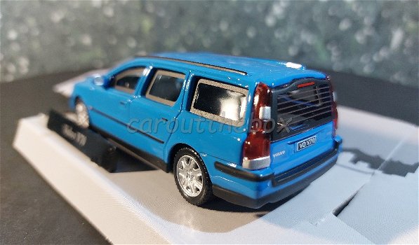 Volvo V70 blauw 1/43 Cararama - 2