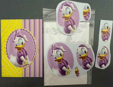 DISNEY ---> Donald Duck - Katrien met paarse kleding - 0