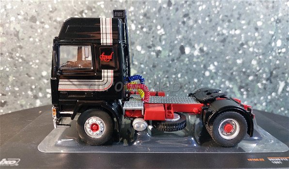 Volvo F12 1981 zwart 1/43 Ixo V900 - 0