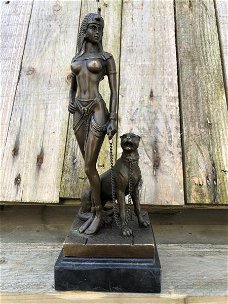 Cleopetra , bronzen beeld van Cleopatra , panter