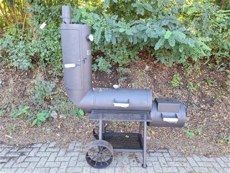 THE LEGENDARY OKLAHOMA BARBECUE SMOKER CHUCK WAGON 14″ - 0