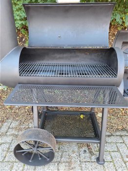 THE LEGENDARY OKLAHOMA BARBECUE SMOKER CHUCK WAGON 14″ - 6