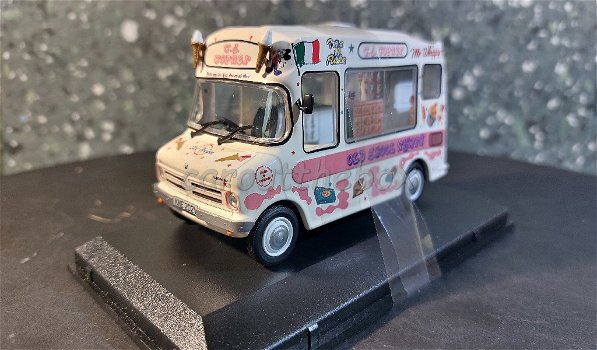 Bedford CF ice cream Van COPNER 1:43 Oxford - 1