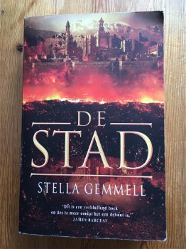 Stella Gemmell met De stad (David Gemmel) - 0