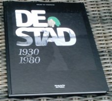 Steenbergen. 1930 - 1980. Ad van de Par.ISBN 9789080534520.