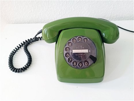 retro groene telefoon met draaischijf - 0