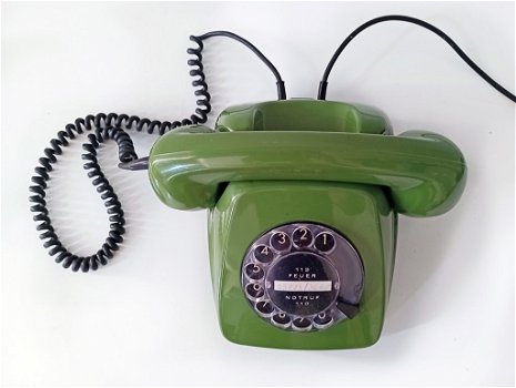 retro groene telefoon met draaischijf - 1