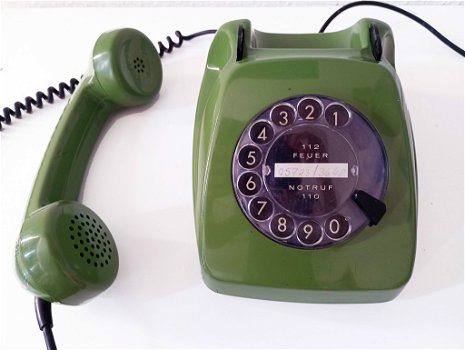 retro groene telefoon met draaischijf - 2
