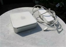 Mac Mini YM8331YYYL1 met 1,83 Ghz en de Stroomadapter en een Apple Time Capsule Enz.